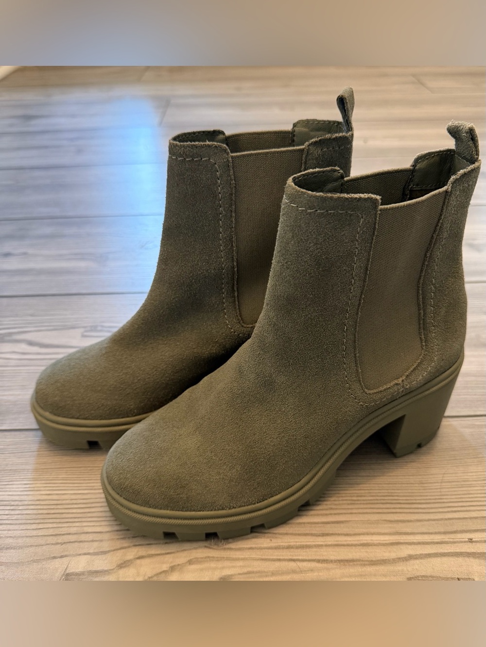 Splendid Melissa Olive Green Suede Chelsea Lug Heel Boots Size 7.5